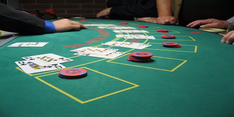 Luật chơi bài Blackjack tại nhà cái như thế nào?